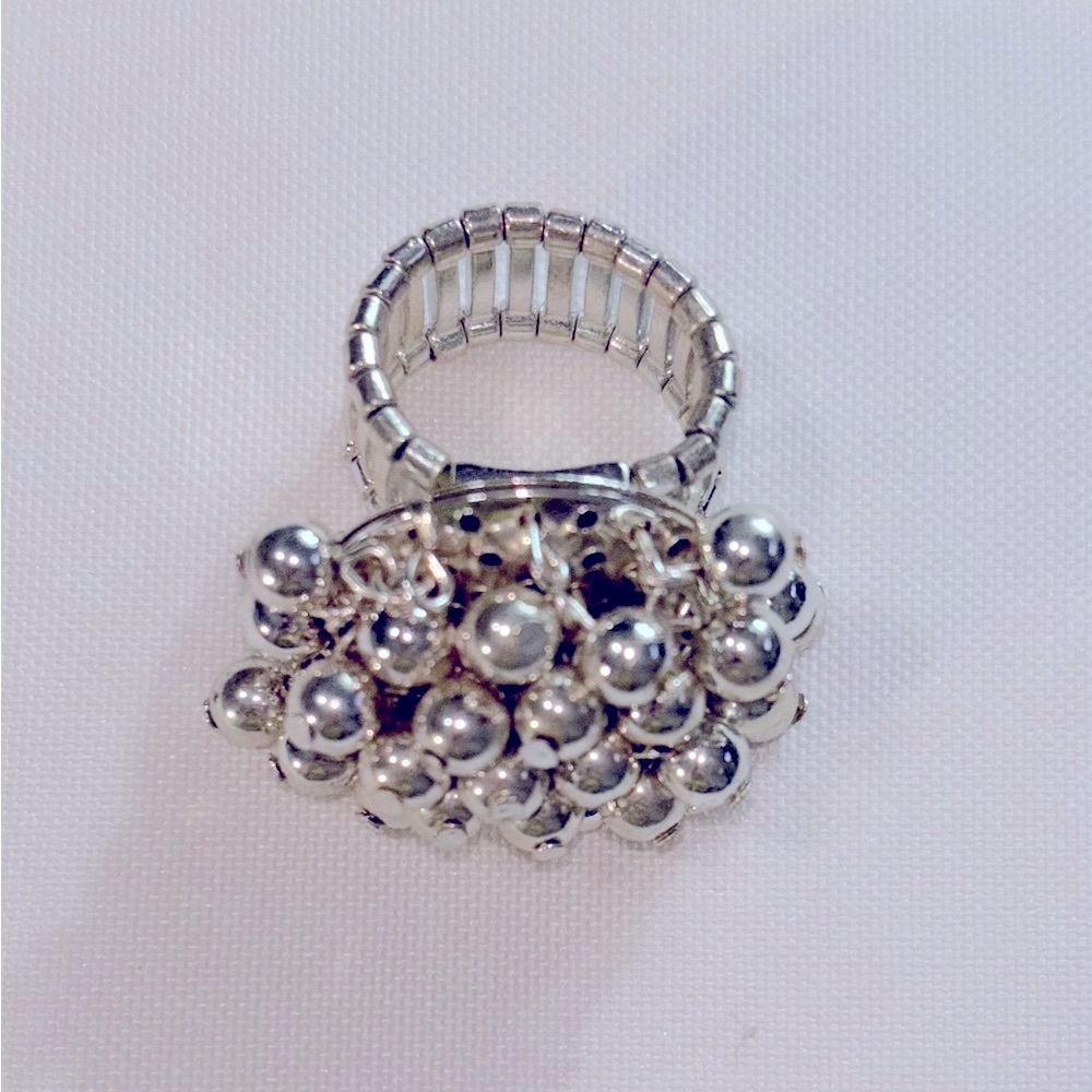 Fashion Silver Tone Beaded Stretch Ring Women's OS Excellent Condition